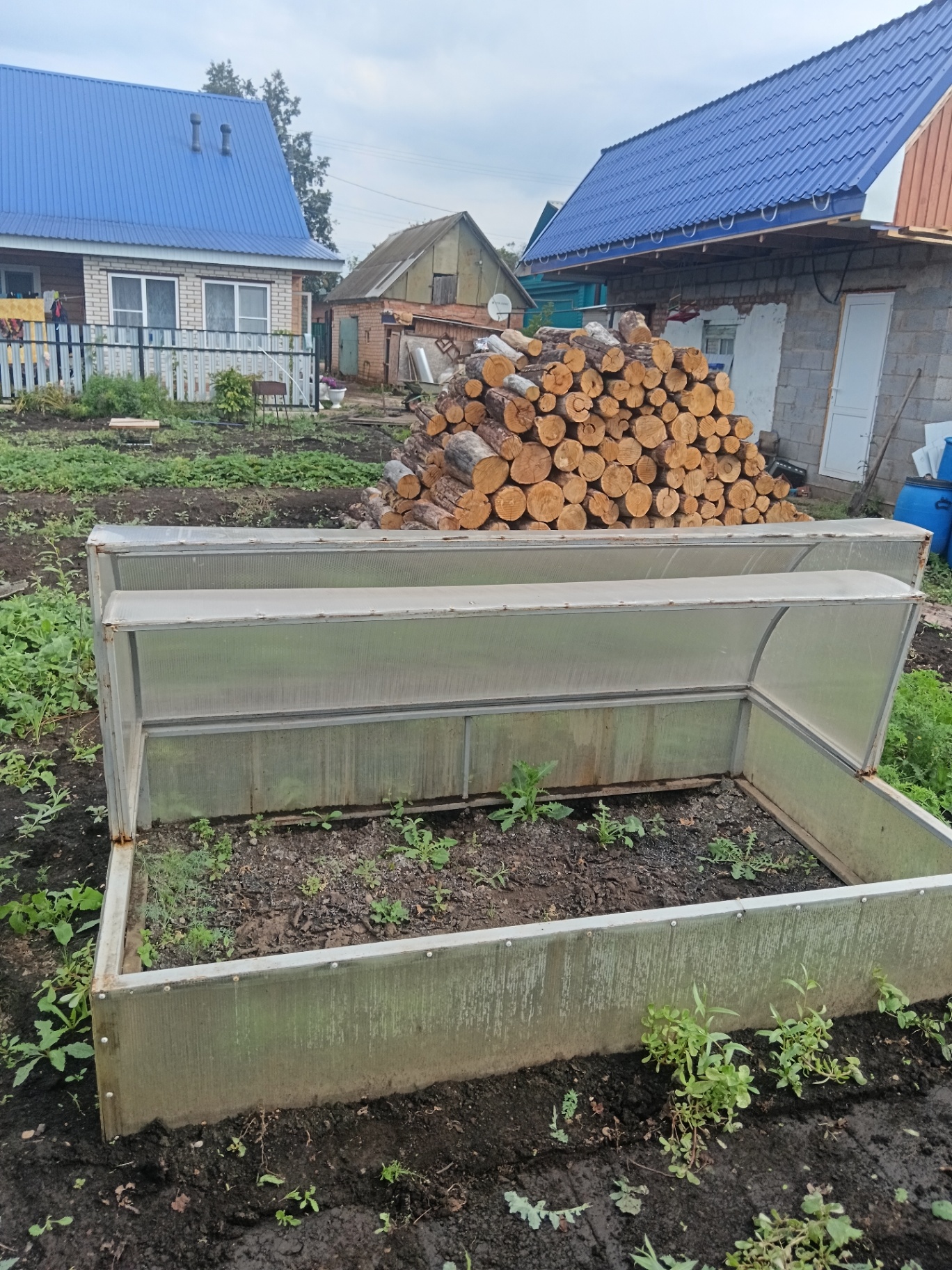 Продам теплицу б. у. Хлебница. Размеры 1,2м на 2м